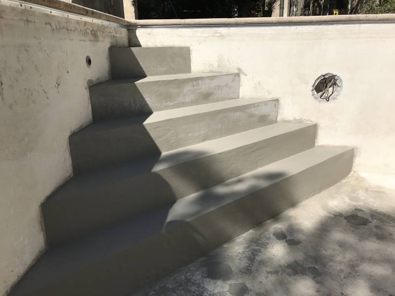 renovation de piscine et ajout d'escalier a puget sur argens